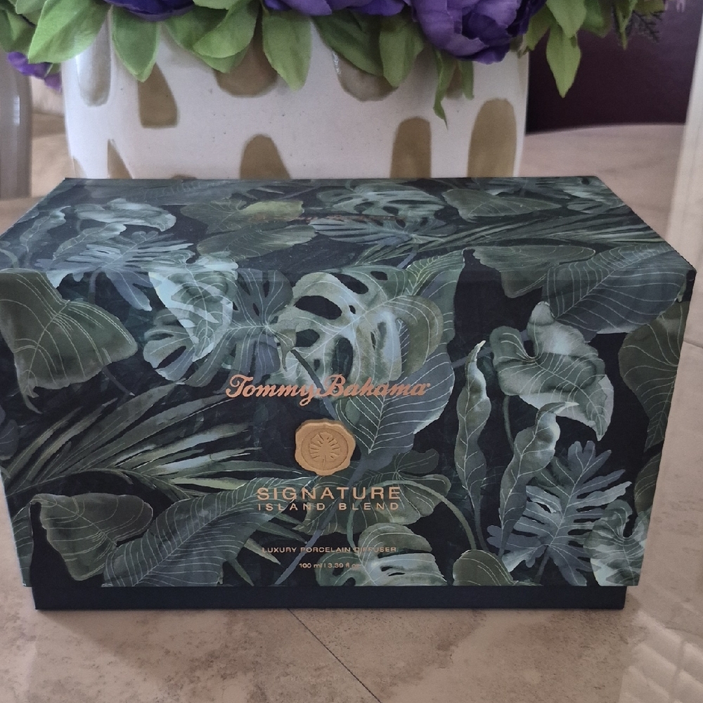Tommy Bahama Tropical Leaf Box